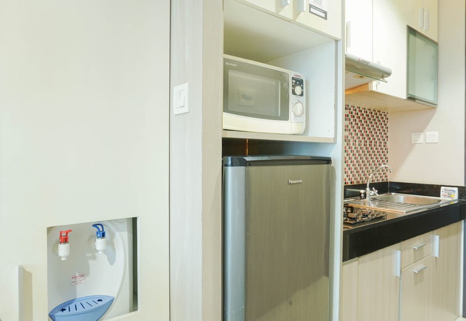 Studio | Private kitchen | Fridge, stovetop, cookware/dishes/utensils