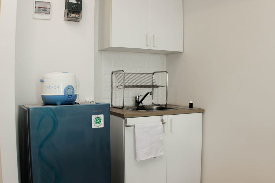 Studio | Private kitchen | Fridge, stovetop, cookware/dishes/utensils