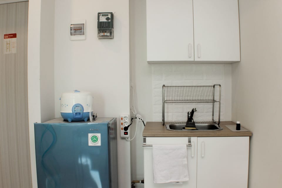 Studio | Private kitchen | Fridge, stovetop, cookware/dishes/utensils