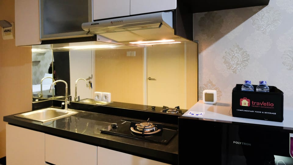 Studio | Private kitchen | Fridge, stovetop, cookware/dishes/utensils
