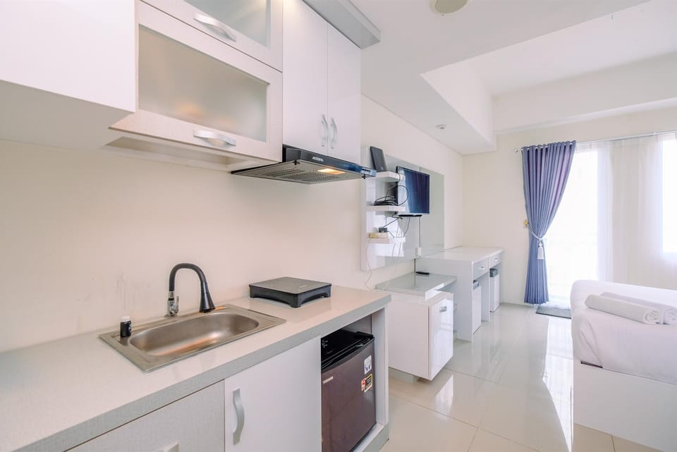 Studio | Private kitchen | Fridge, stovetop, cookware/dishes/utensils