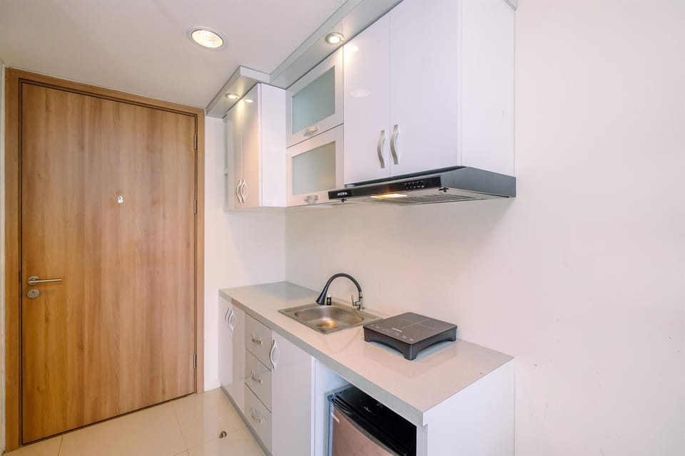 Studio | Private kitchen | Fridge, stovetop, cookware/dishes/utensils