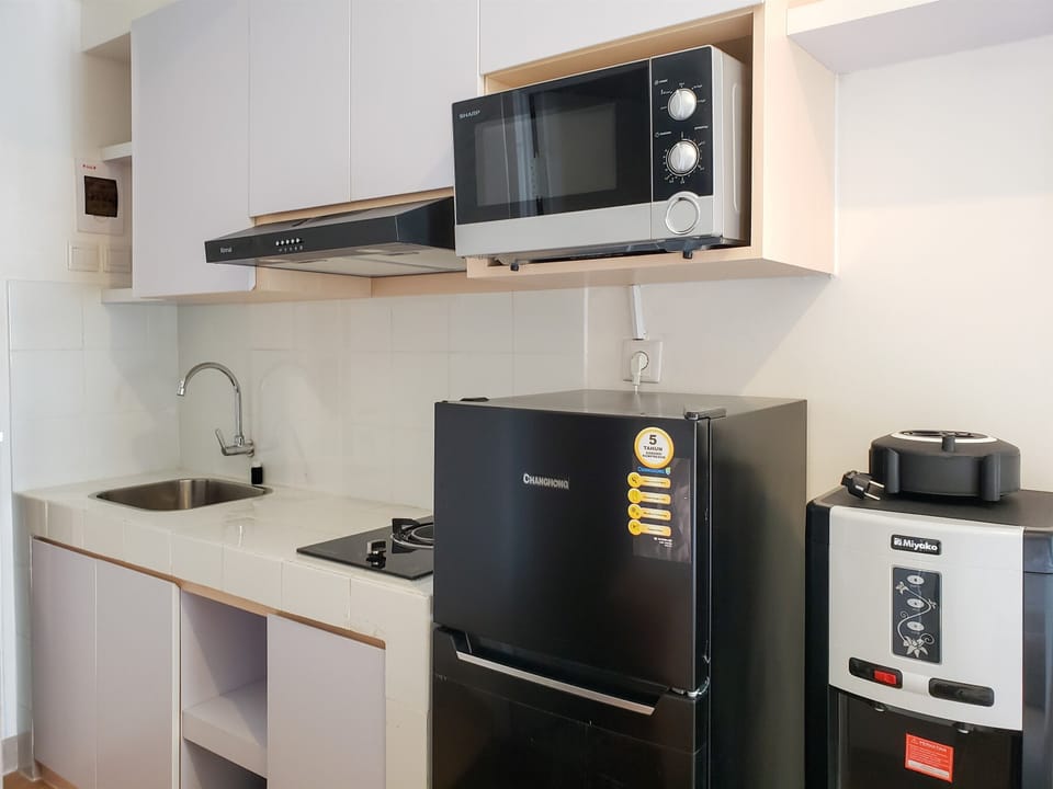 Studio, 2 Bedrooms | Private kitchen | Fridge, stovetop, cookware/dishes/utensils