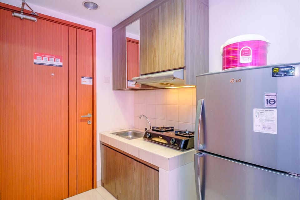 Studio | Private kitchen | Fridge, stovetop, cookware/dishes/utensils