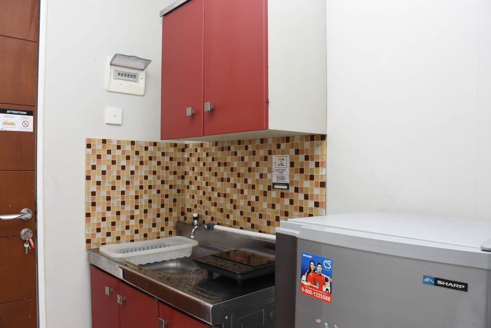 Studio | Private kitchen | Fridge, stovetop, cookware/dishes/utensils
