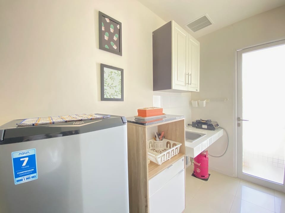 Apartment, 1 Bedroom | Private kitchen | Fridge, stovetop, electric kettle, cookware/dishes/utensils