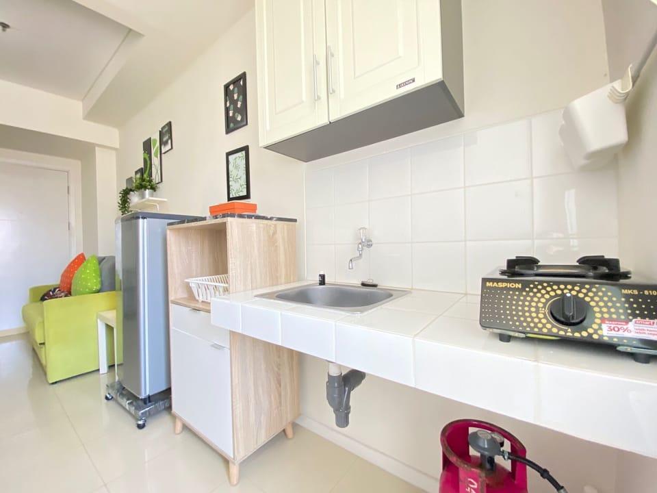 Apartment, 1 Bedroom | Private kitchen | Fridge, stovetop, electric kettle, cookware/dishes/utensils