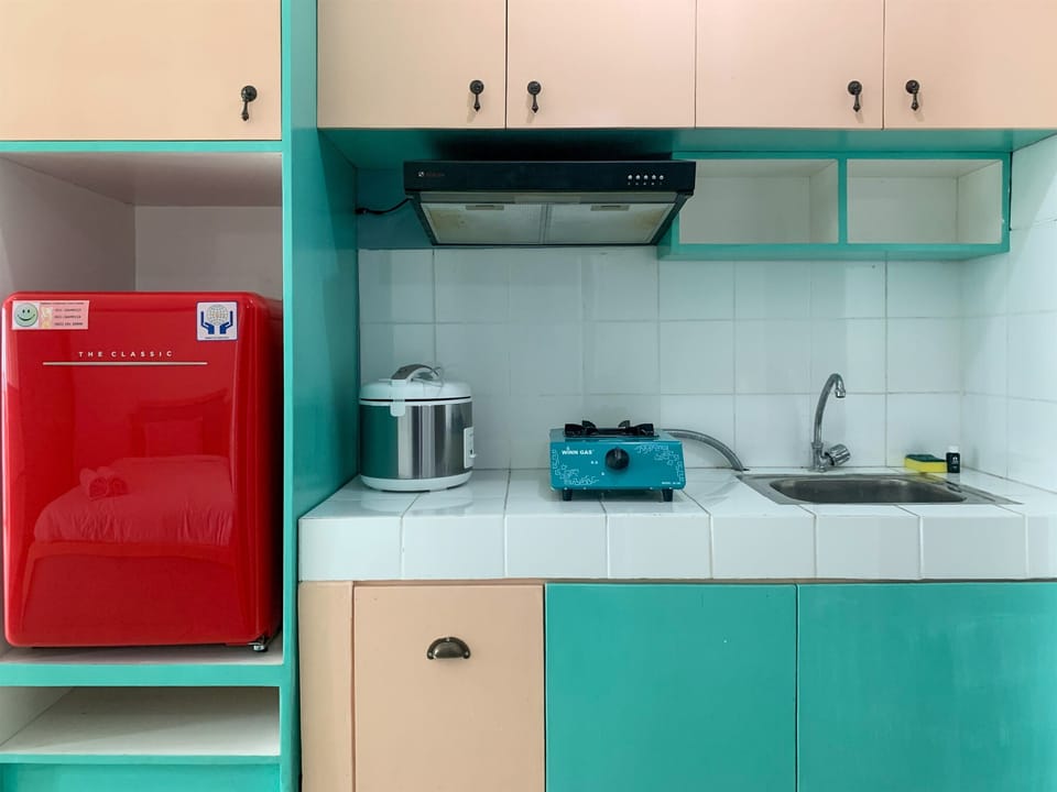 Studio | Private kitchen | Fridge, stovetop, cookware/dishes/utensils