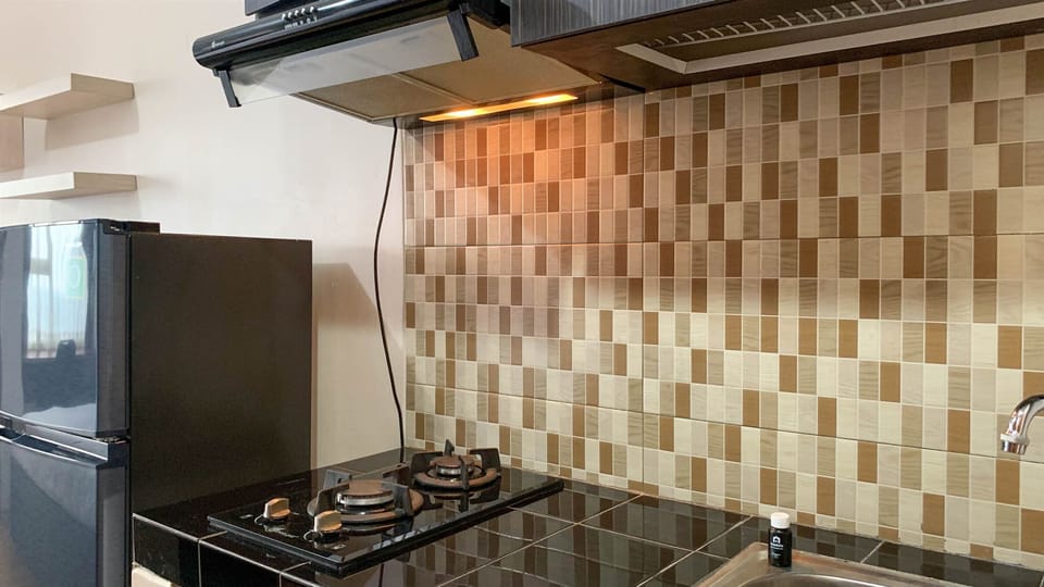 Studio | Private kitchen | Fridge, stovetop, cookware/dishes/utensils