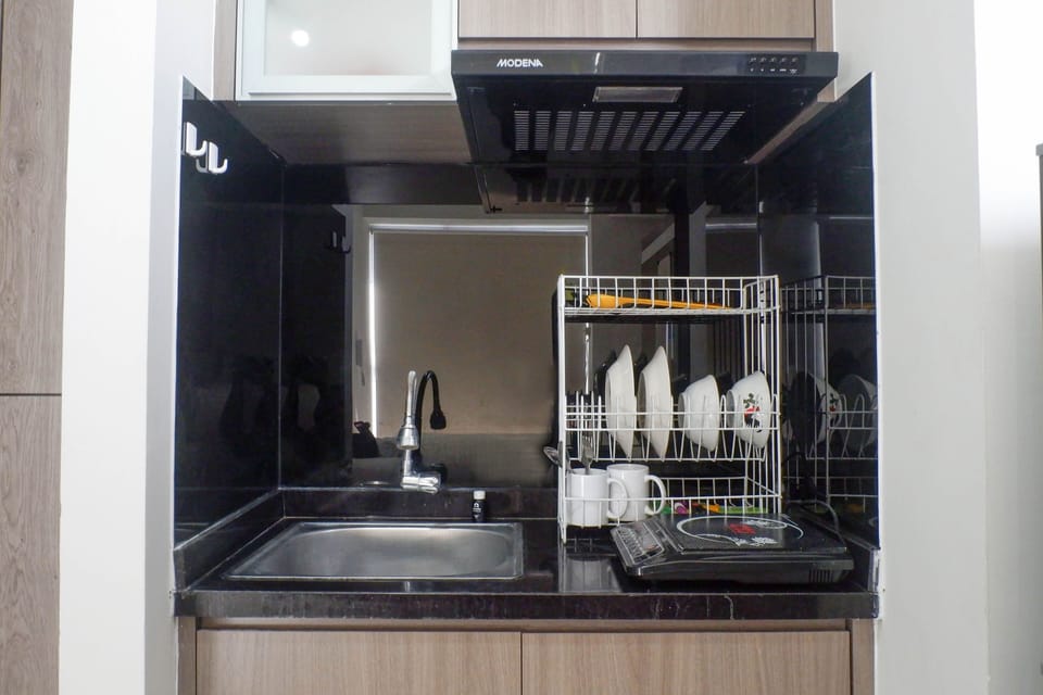 Studio | Private kitchen | Fridge, stovetop, cookware/dishes/utensils