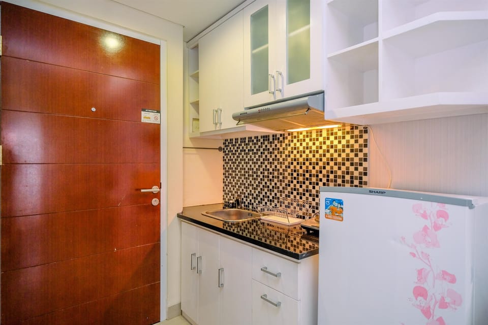 Studio | Private kitchen | Fridge, stovetop, cookware/dishes/utensils