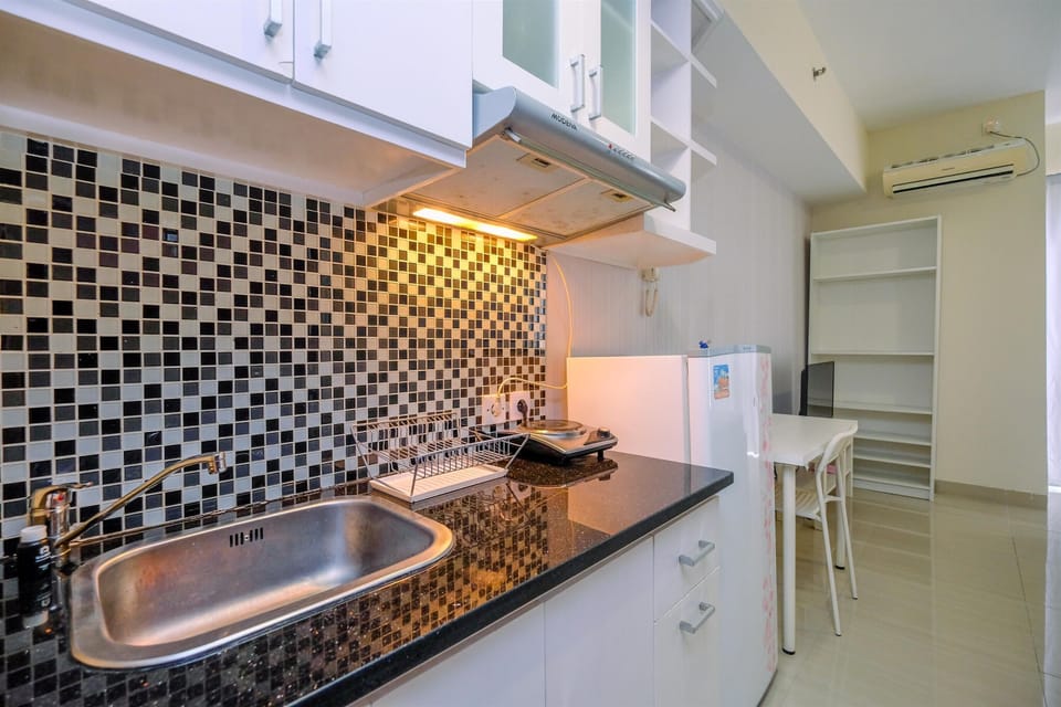 Studio | Private kitchen | Fridge, stovetop, cookware/dishes/utensils
