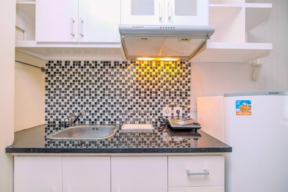 Studio | Private kitchen | Fridge, stovetop, cookware/dishes/utensils