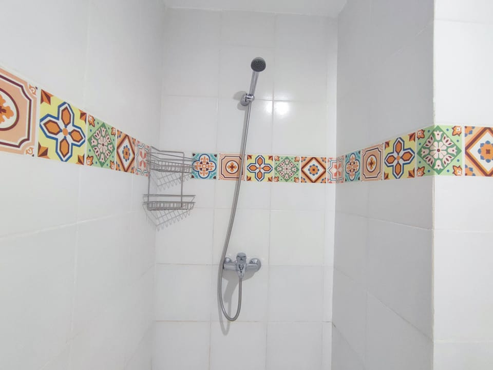 Studio | Bathroom | Free toiletries, towels