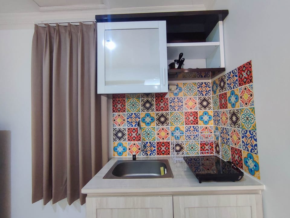 Studio | Private kitchen | Fridge, stovetop, cookware/dishes/utensils