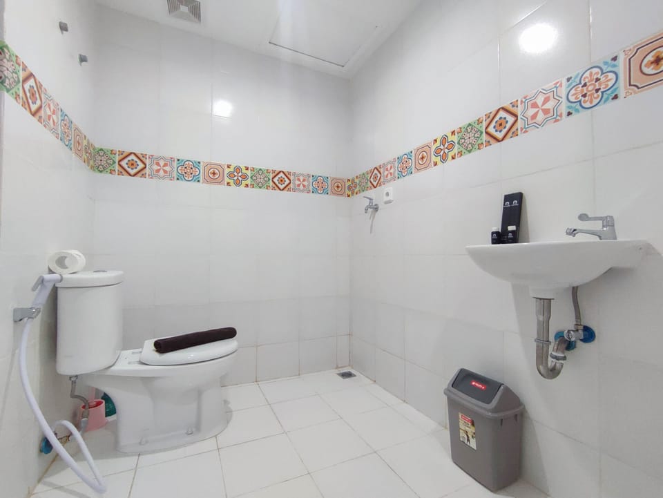 Studio | Bathroom | Free toiletries, towels