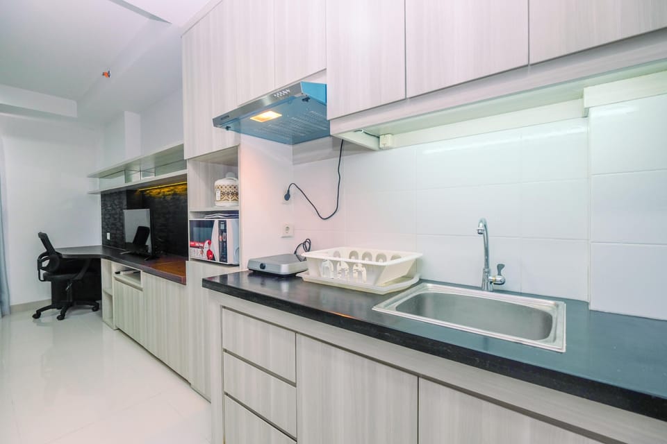 Studio | Private kitchen | Fridge, stovetop, cookware/dishes/utensils