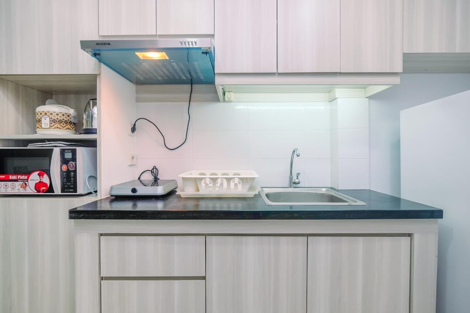 Studio | Private kitchen | Fridge, stovetop, cookware/dishes/utensils