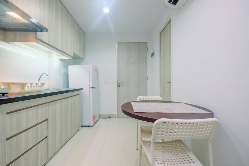Studio | Private kitchen | Fridge, stovetop, cookware/dishes/utensils