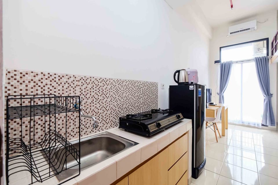 Studio | Private kitchen | Fridge, stovetop, cookware/dishes/utensils