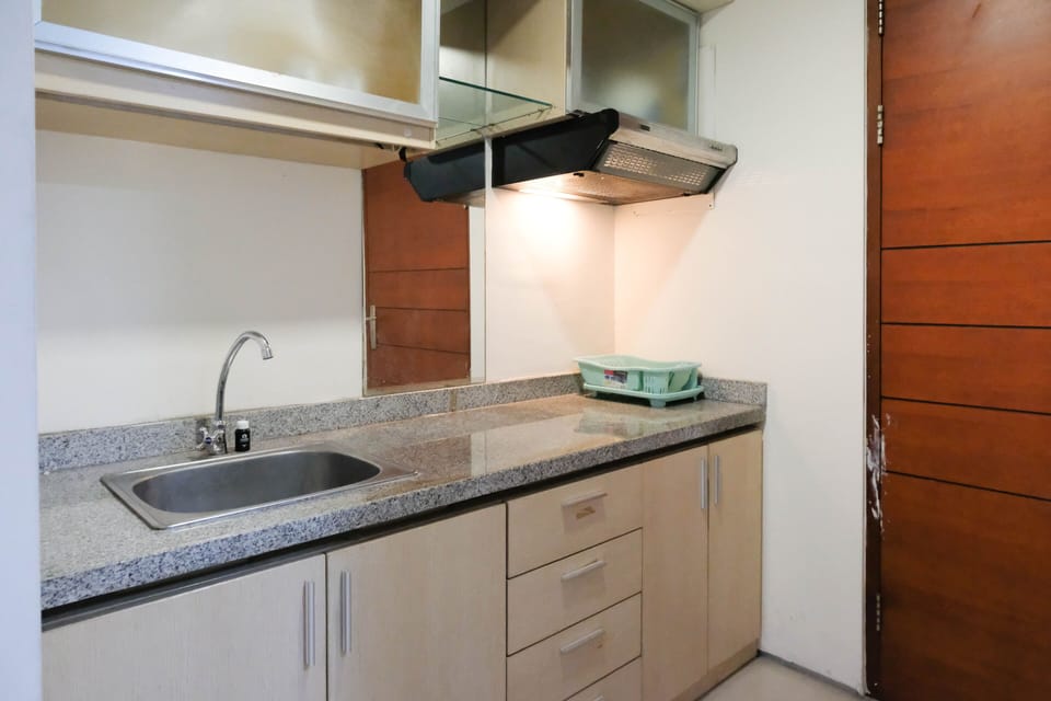 Studio | Private kitchen | Fridge, stovetop, cookware/dishes/utensils