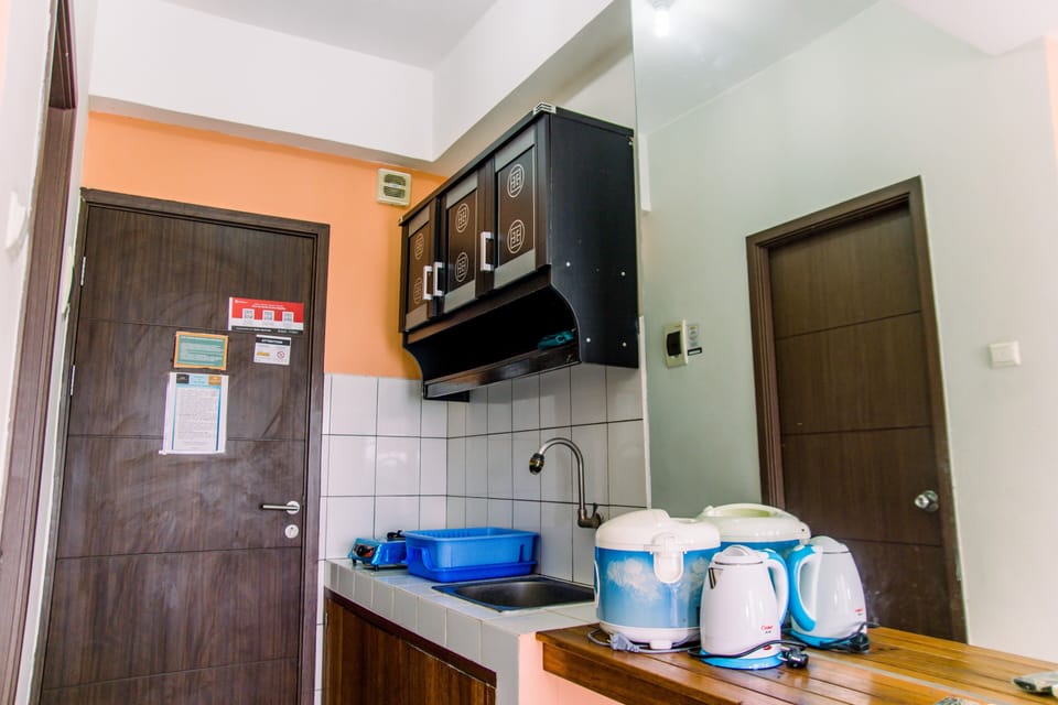 Studio | Private kitchen | Fridge, stovetop, cookware/dishes/utensils