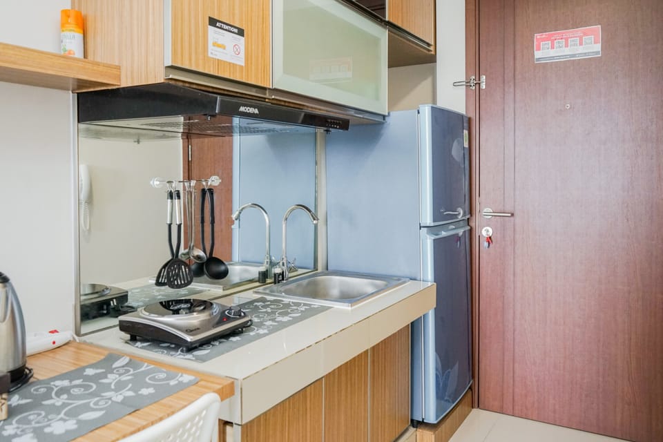 Studio | Private kitchen | Fridge, stovetop, cookware/dishes/utensils