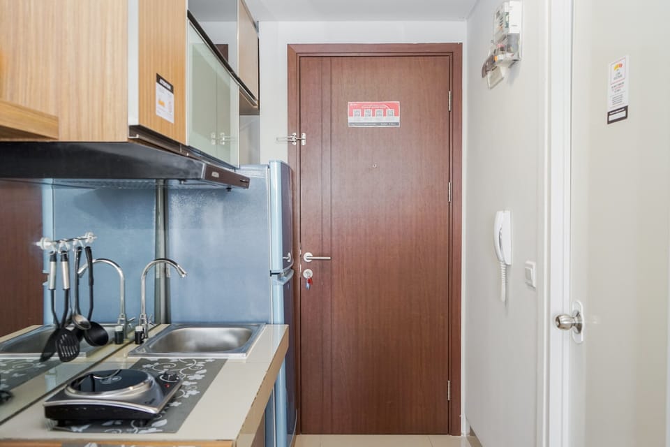 Studio | Private kitchen | Fridge, stovetop, cookware/dishes/utensils