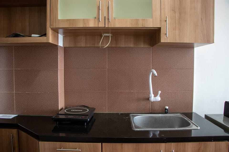 Studio | Private kitchen | Fridge, stovetop, cookware/dishes/utensils