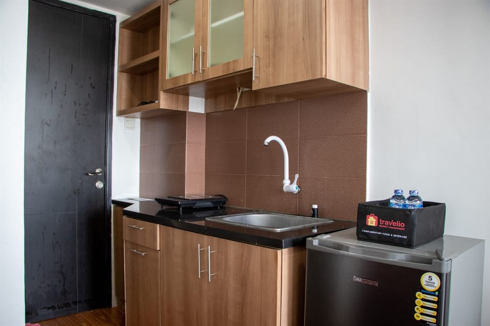 Studio | Private kitchen | Fridge, stovetop, cookware/dishes/utensils