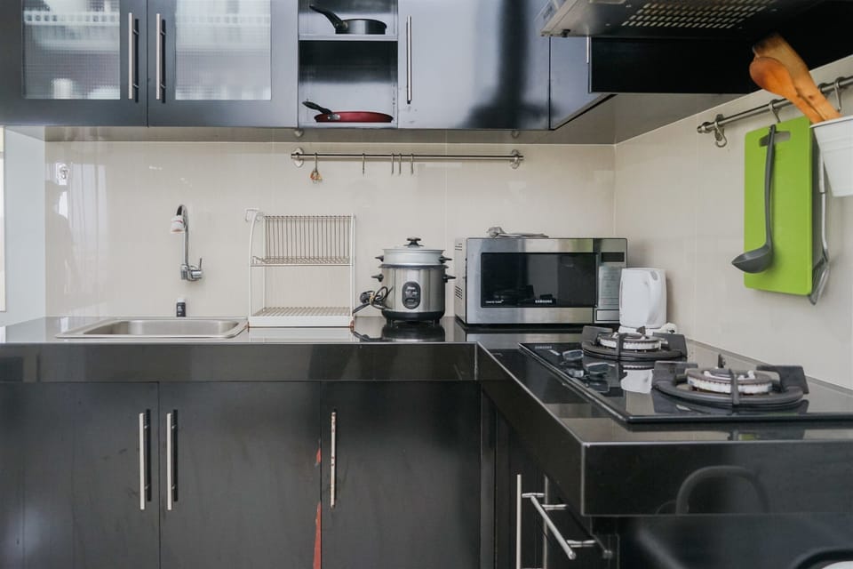 Apartment, 2 Bedrooms | Private kitchen | Fridge, stovetop, cookware/dishes/utensils