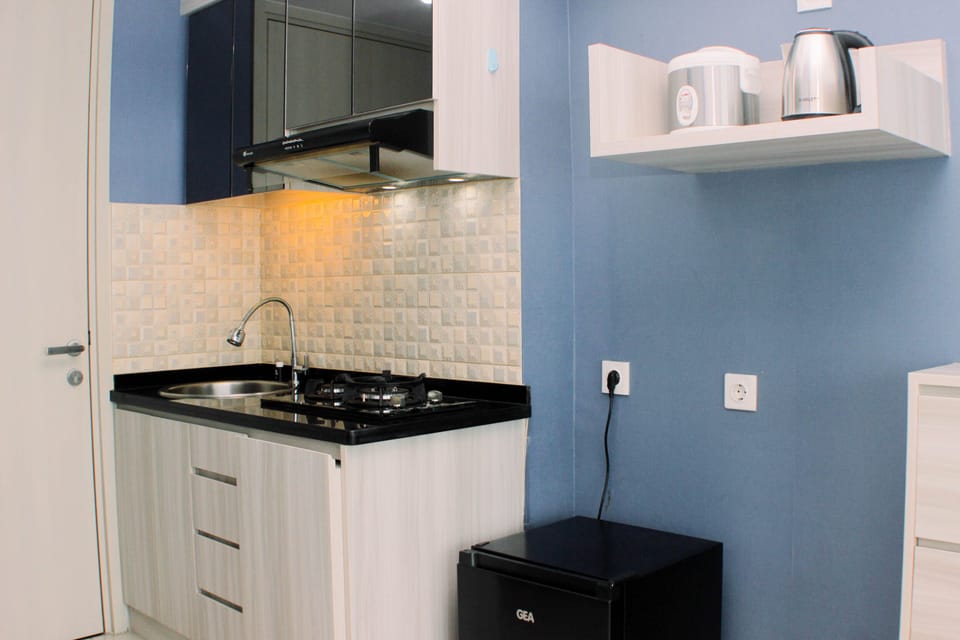 Studio | Private kitchen | Fridge, stovetop, cookware/dishes/utensils