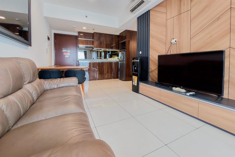 Apartment, 2 Bedrooms | Living area | TV