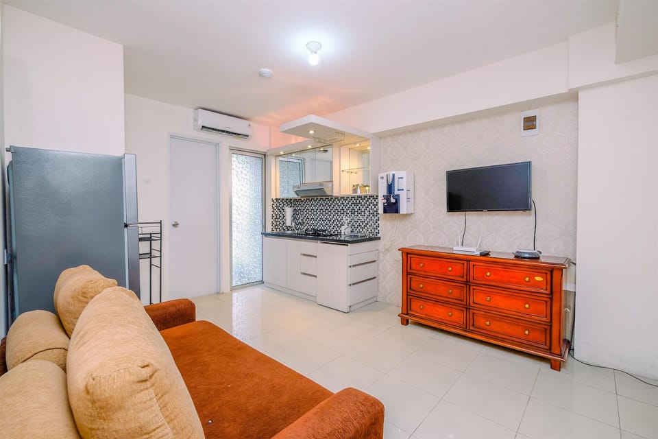Apartment, 2 Bedrooms | Living area | TV
