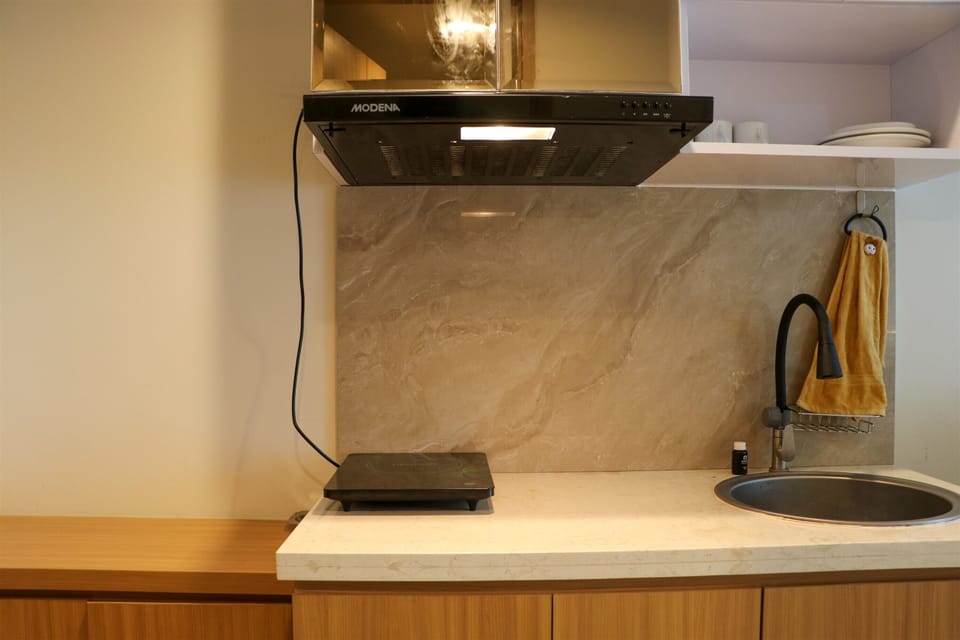 Studio | Private kitchen | Fridge, stovetop, cookware/dishes/utensils