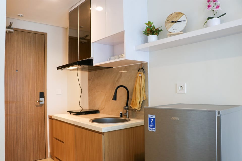 Studio | Private kitchen | Fridge, stovetop, cookware/dishes/utensils
