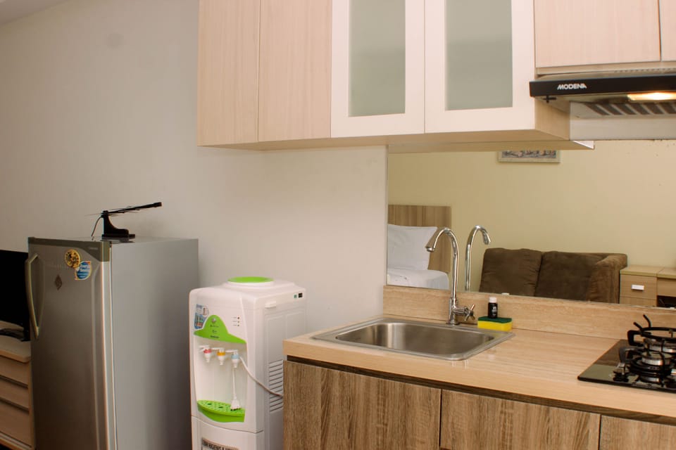 Studio | Private kitchen | Fridge, stovetop, cookware/dishes/utensils