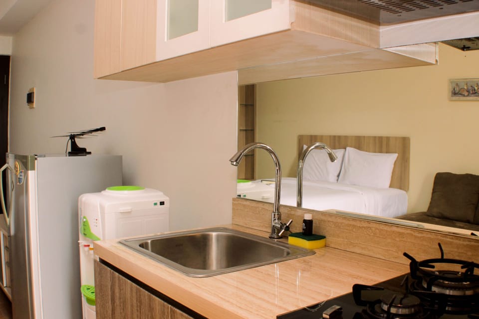 Studio | Private kitchen | Fridge, stovetop, cookware/dishes/utensils