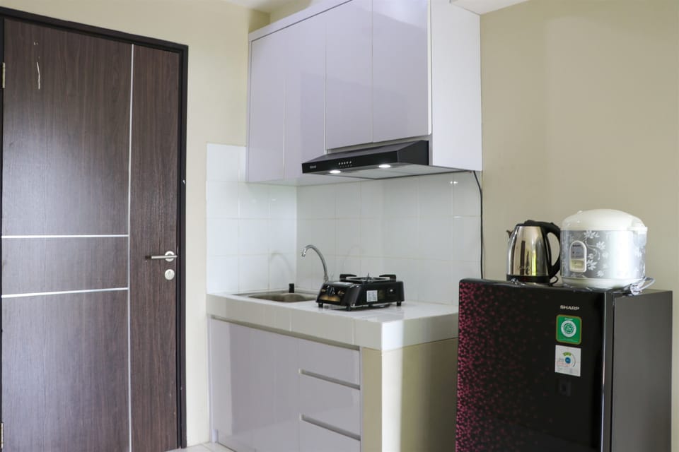 Studio | Private kitchen | Fridge, stovetop, cookware/dishes/utensils