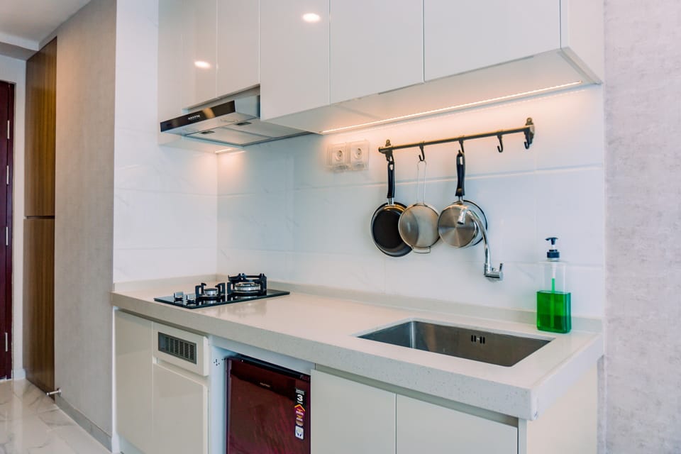 Studio | Private kitchen | Fridge, stovetop, cookware/dishes/utensils