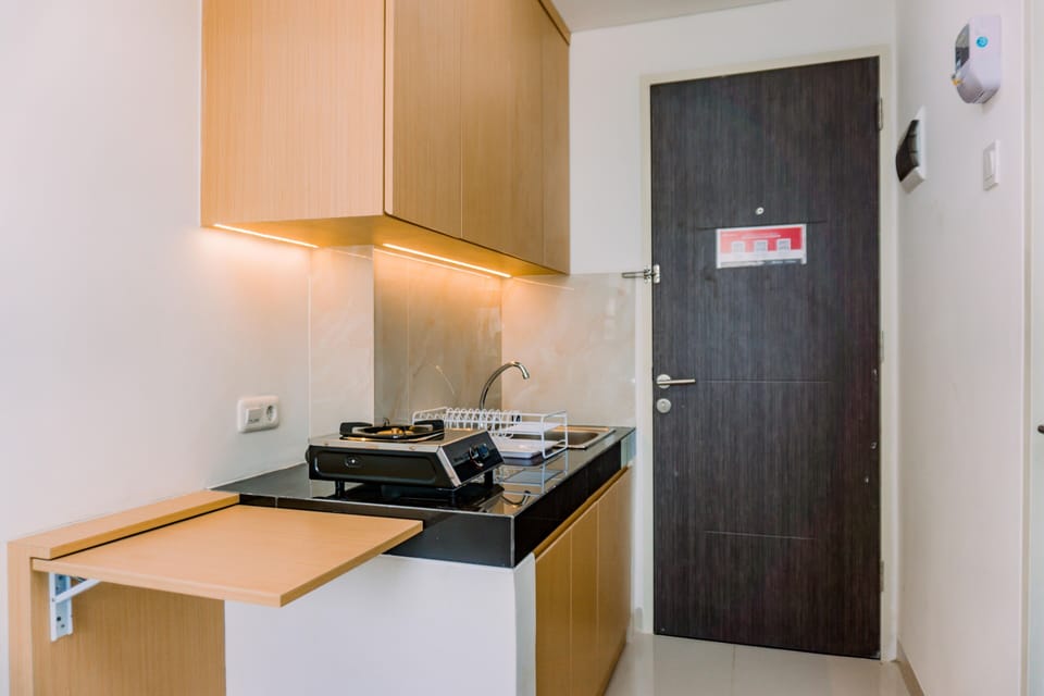 Studio | Private kitchen | Fridge, stovetop, electric kettle, cookware/dishes/utensils
