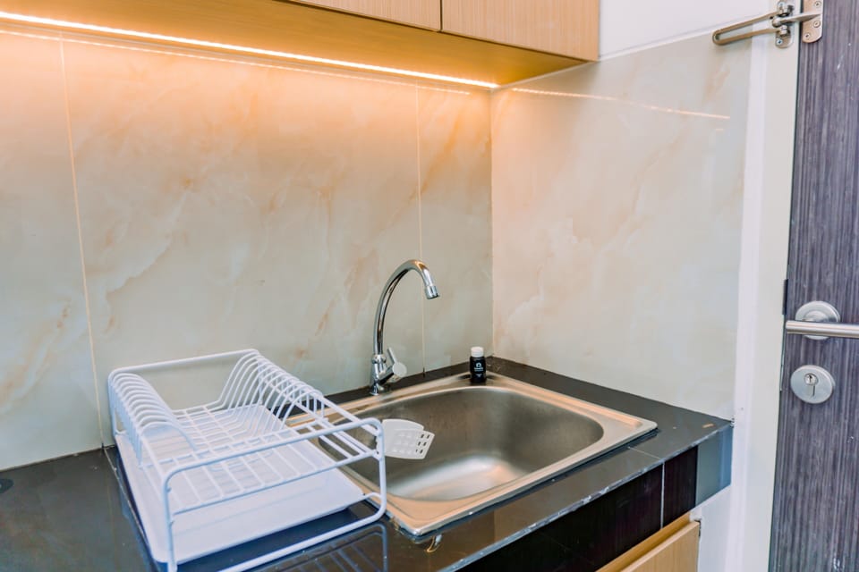 Studio | Private kitchen | Fridge, stovetop, electric kettle, cookware/dishes/utensils
