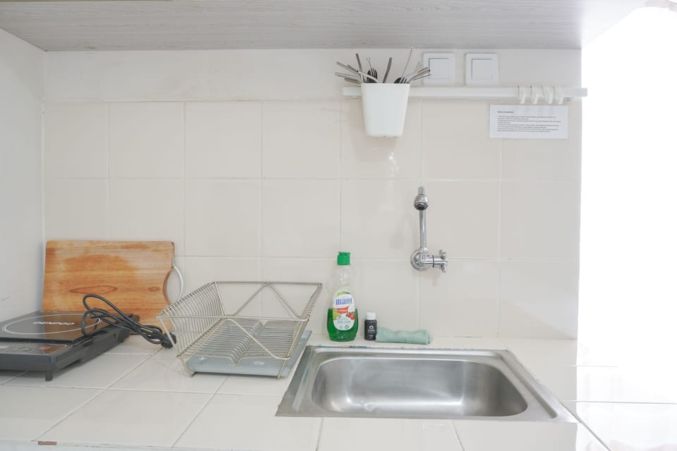 Studio | Private kitchen | Fridge, stovetop, electric kettle, cookware/dishes/utensils