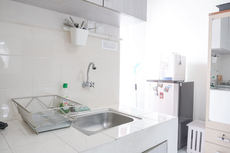 Studio | Private kitchen | Fridge, stovetop, electric kettle, cookware/dishes/utensils