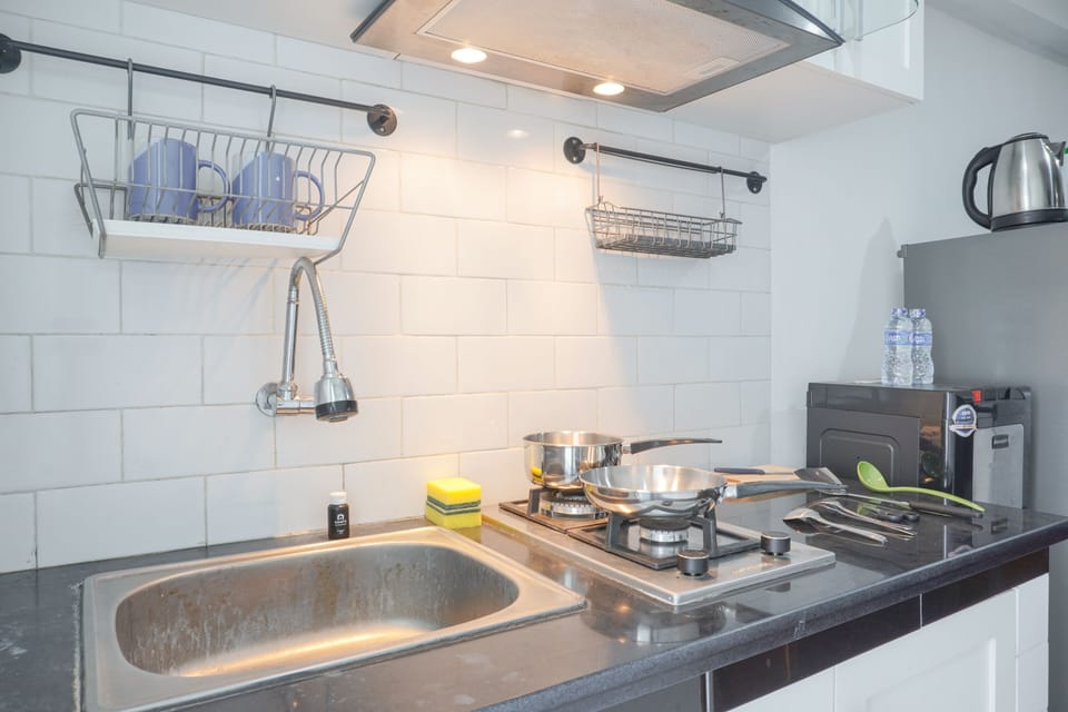 Apartment, 1 Bedroom | Private kitchen | Fridge, stovetop, electric kettle, cookware/dishes/utensils