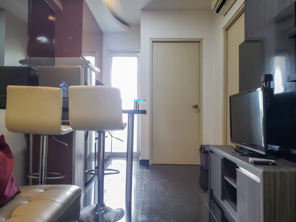 Apartment, 2 Bedrooms | Living area | TV