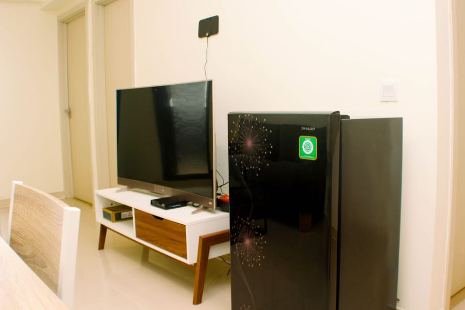 Apartment, 2 Bedrooms | Living area | TV