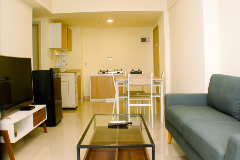 Apartment, 2 Bedrooms | Living area | TV