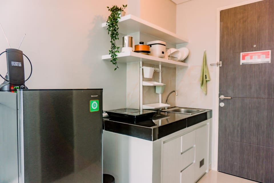 Studio | Private kitchen | Fridge, stovetop, electric kettle, cookware/dishes/utensils