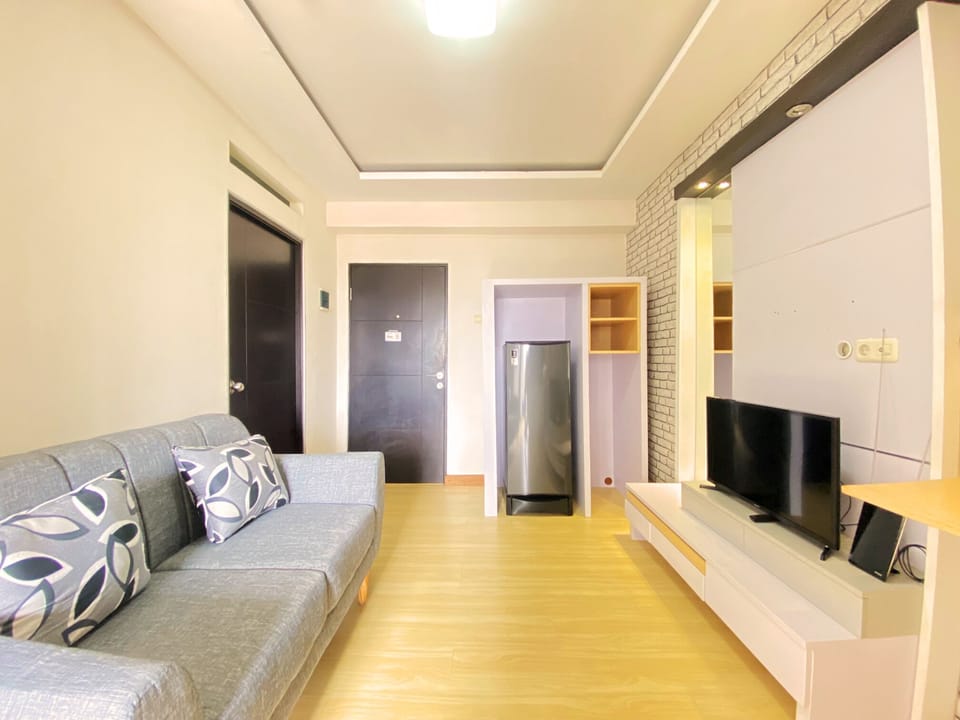 Apartment, 2 Bedrooms | Living area | TV